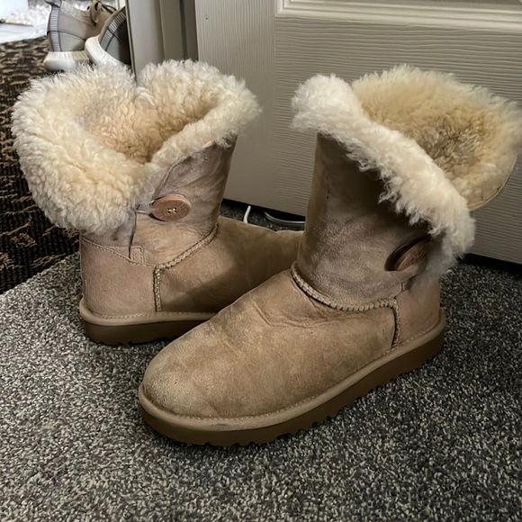 bailey button uggs - Picture 1 of 5